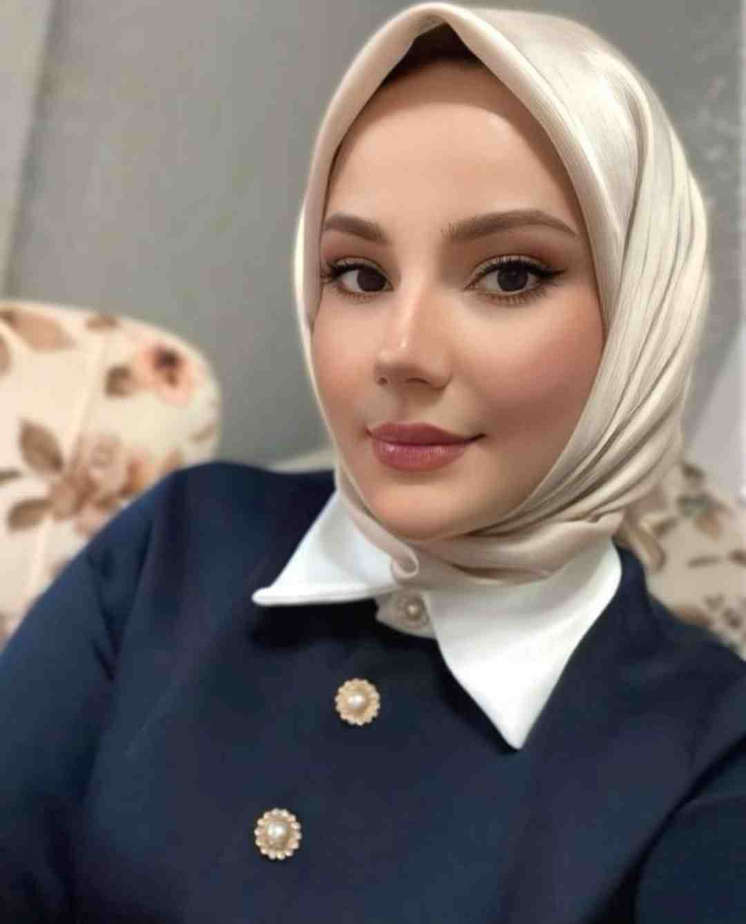 Karaköy Doyumsuz Bayan Escort Zeynep